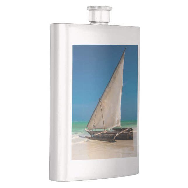 Traditionell fiskebåt på stranden fickplunta (Höger)