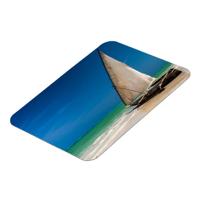 Traditionell fiskebåt på stranden magnet (Vänstra Sidan)