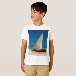 Traditionell fiskebåt på stranden t shirt