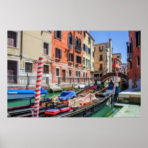 Traditionell gondola i Venedig Poster