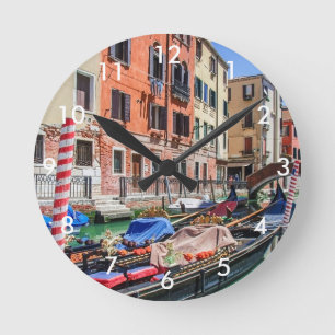Traditionell gondola i Venedig Rund Klocka