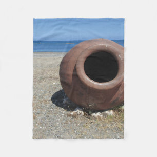 Traditionell grekisk Terracotta Pot på stranden Fleecefilt