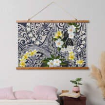 Traditionell hawaiisk tapa och Plumeria