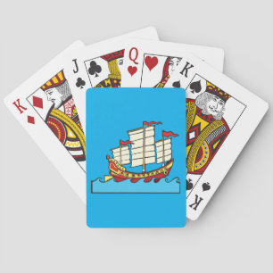 Traditionell röd kinesisk djunk på blå vågor casinokort