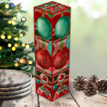 Traditionell rödfärgad Grönt Play-Helgdag Presentask För Vinflaska<br><div class="desc">Förbättra ditt helgdag med Helgdag "Traditional Red and Grönt Play", perfekt för att ge dig en snygg beröring i hemmet och i presenter. Den här klassiska designen illustrerar prydnadsföremål på ett vackert sätt mot en tidslasserad bakgrund, skapar den perfekt för pappra, cocktail-blöjor, presentsäckar, pappert tallrikar och hemdekorartiklar som kuddar. Om...</div>