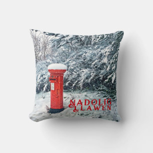 Traditionell rödpostbox och Snö på Träd Kudde