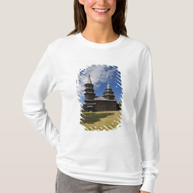 Traditionell rysk ortodox träkyrka t shirt (Framsida)