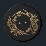 Traditionell svartvit Vapensköld i Monogram, klass Magnet<br><div class="desc">onyx tuxedo black Traditional Monogram Vapensköld Classic Elegant bröllop _________________________________*** Upplev den tidlösa charmen med min traditionella utandningsklassiska och Elegant bröllop-samling. Den här samlingen har personlig-monogrammade konstruktioner med en svårvävt utandning och ram, som kapslar in kärnan i ett klassiskt, minnesvärt bröllop. Njut av firande i tradition och klassiskt format. Den...</div>