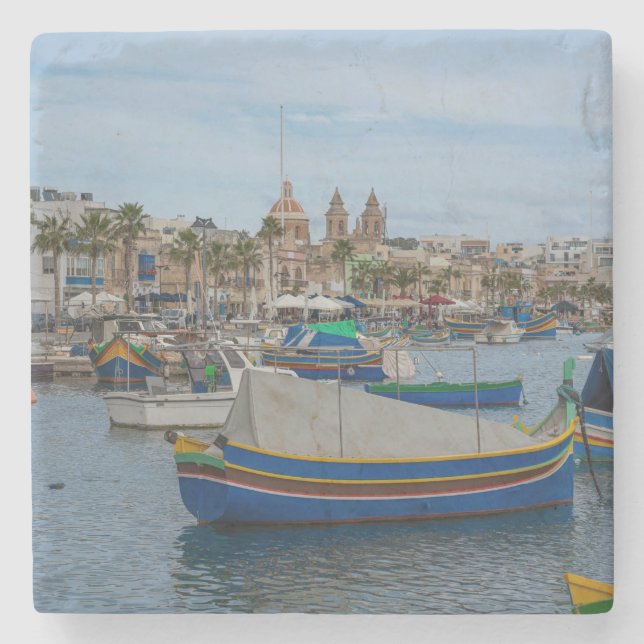 Traditionella färgade fiskebåtar i Malta Stenunderlägg (Framsidan)