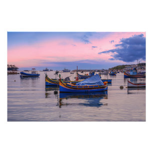 Traditionella maltesiska båtar i Marsaxlokk Fototryck