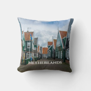 Traditionella trähus i byn Marken Kudde