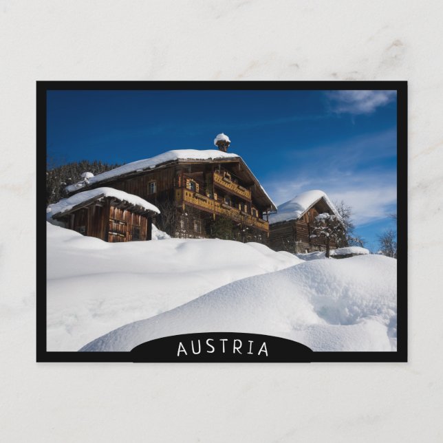 Traditionella trähytter i snön vykort (Framsida)