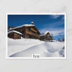 Traditionella träskåp i snö vykort