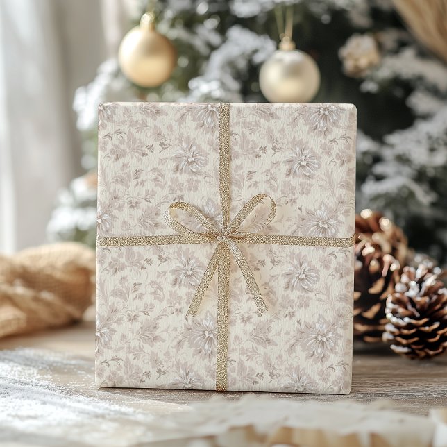 Traditionellt blommigt rosa julinpackningspapper presentpapper (Skapare uppladdad)