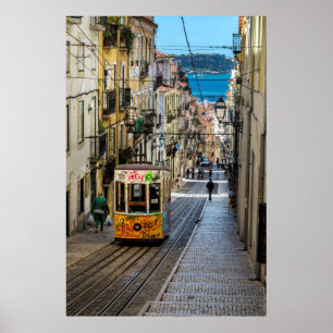 Traditionellt färgat Tram Lissabon Portugal Poster