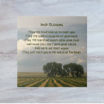Traditionellt irländskt blomsterlandskap<br><div class="desc">Keramiskt plattor med fotobilden av ett landskap på landsbygden och himmel,  tillsammans med en traditionell irländsk välsignelse i keltisk typ stil. Markera din ruta storlek. Gör en underbar trivet för köket och som en hemmavärmargåva!</div>