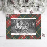 Traditionellt rödliggande och Grönt liggande Julkort<br><div class="desc">Original plaid mönster: Festive Red och grönt med beröring av gult guld och vit; foto använder ett zazzle svartvit filter som är valfritt</div>