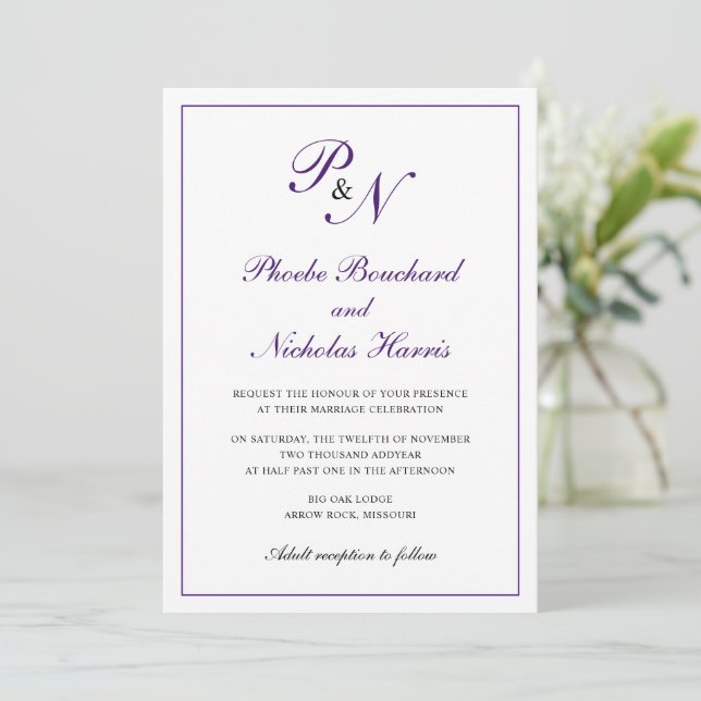 Traditionellt Royal Lila Monogram Elegant bröllop Inbjudningar (Stående Fram)