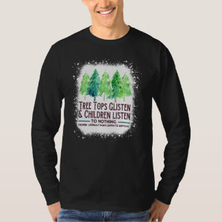 Trädtoppar Glittrar Och Barn Lyssnar På Inget Jul T Shirt