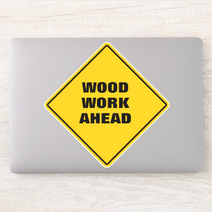 Träet i gult är på väg framåt och varnar vägskylte klistermärken