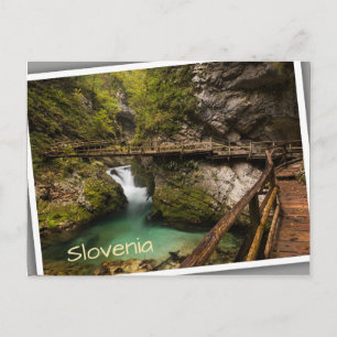 Trägångväg genom Vintgar Gorge canyon Vykort