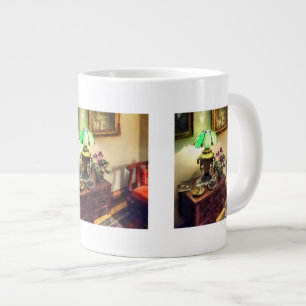 Trägt hem med blombladslampa jumbo mugg