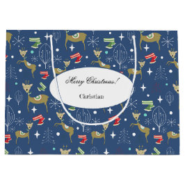 Trähjortar med julgranar och snöflingor