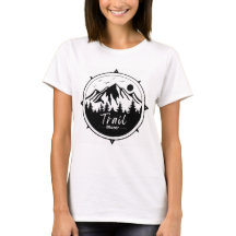 Trail Blazer med bergsbackground T-shirt