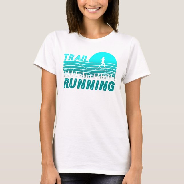 Trail Running im blauen Sonnenuntergang mit Wald T Shirt (Framsida)