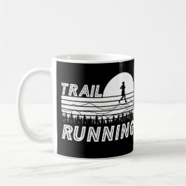 Trail Running im Sonnenuntergang mit Bergen und Wa Kaffemugg