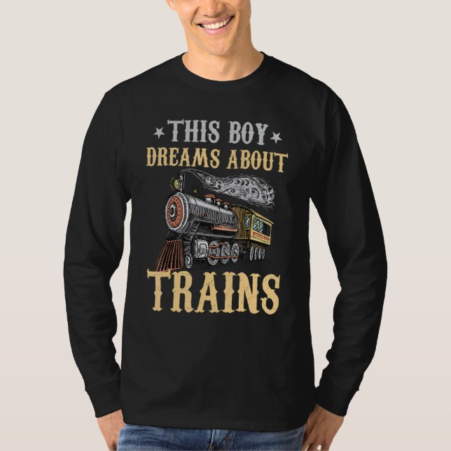 Train Saying Slogan - This Boy Dreams About Trains T Shirt (Framsida)