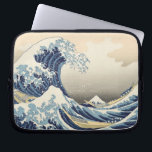 Träklosstryck av Katsushika Hokusai Laptop Sleeve<br><div class="desc">Underbaren vinkar av Kanagawa av Katsushika Hokusai. (1760 - 1849). Detta avbildar (eller annat massmedia sparar),  är i det offentliga området,  därför att dess ta copyrightt på har förfallit.</div>