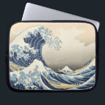 Träklosstryck av Katsushika Hokusai Laptop Sleeve<br><div class="desc">Underbaren vinkar av Kanagawa av Katsushika Hokusai. (1760 - 1849). Detta avbildar (eller annat massmedia sparar),  är i det offentliga området,  därför att dess ta copyrightt på har förfallit.</div>