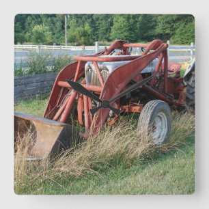 traktor fyrkantig klocka