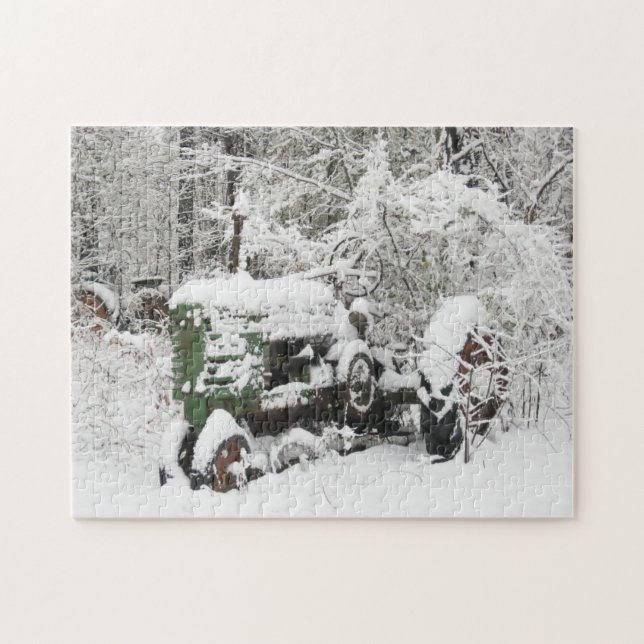 Traktor med snö, parkerad nära Skogen Pussel (Horisontell)
