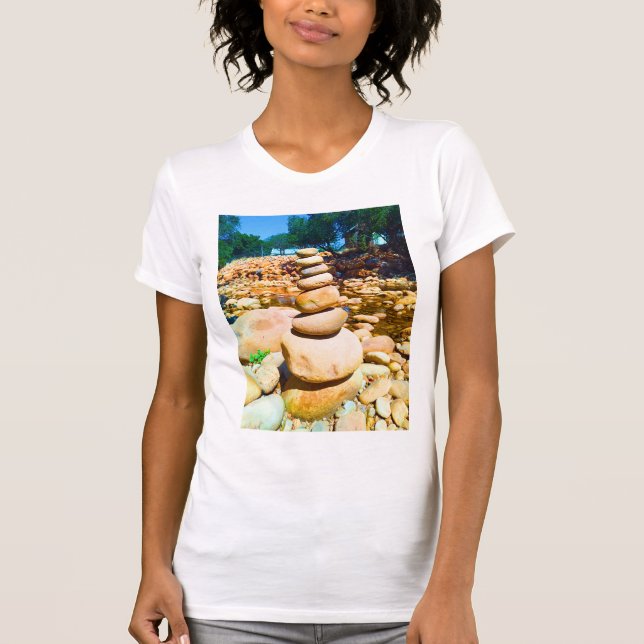 Tranquil Balancing Sten - Eester Rivier T-shirt (Framsida)