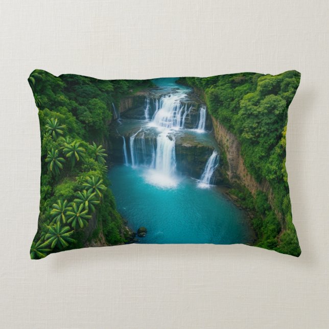 "Tranquil Falls  – Naturens kram i varje" Prydnadskudde (Framsidan)