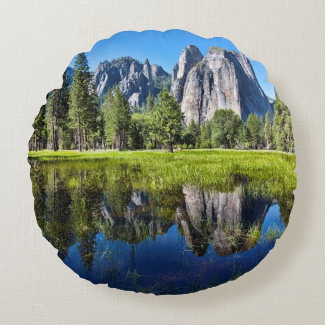Tranquility i Yosemite Rund Kudde (Framsidan)
