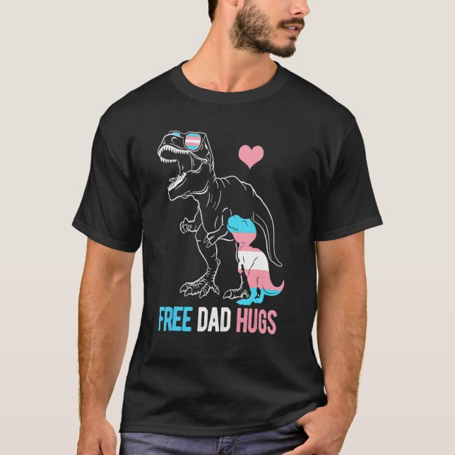 Trans Free Pappa Hugs Dinosaur Rex pappa Transgend T Shirt (Framsida)