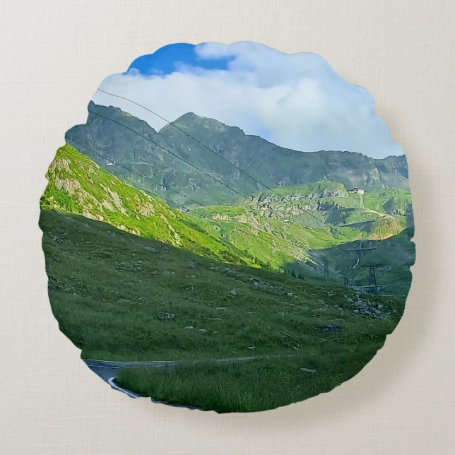 Transfagarasan Alpin Utsikt – Rumänien Berg Konst Rund Kudde (Framsidan)