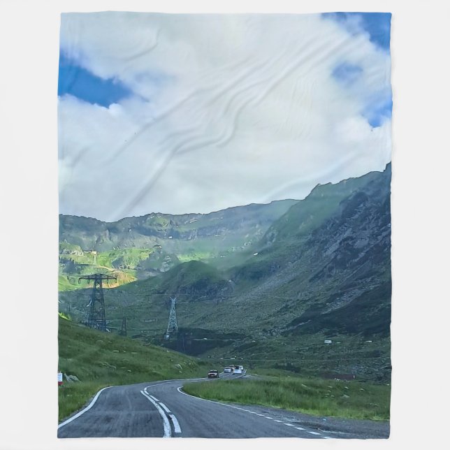 Transfagarasan-vägen – Karpatisk Bergtryck Fleecefilt (Framsidan)