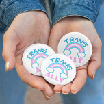 Transgender Ally Knapp<br><div class="desc">En söt transgenskina med färg i pridet flagga blå, rosa och vit.. Underbar gåva till vänner eller familj som stöder sina nära och kära.</div>