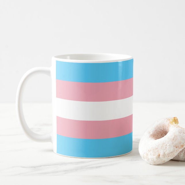 Transgenderfärgat prideflagg kaffemugg (Med munk)