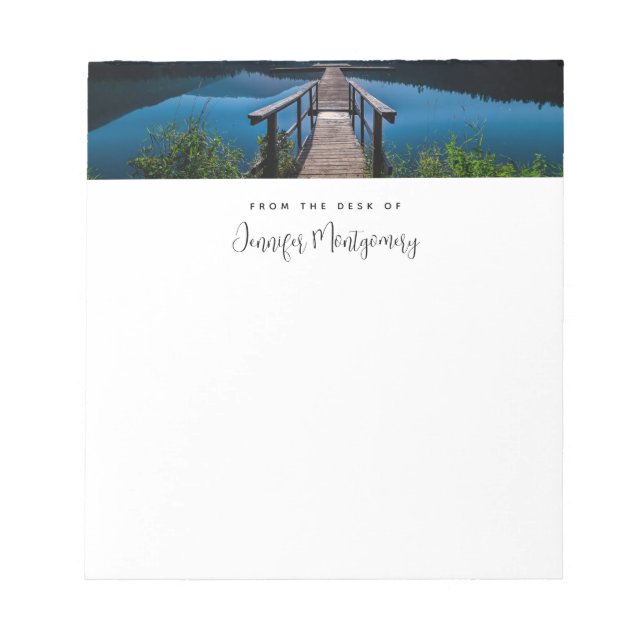 Träpier på natten över en Lugn Sjö Anteckningsblock (Framsida)