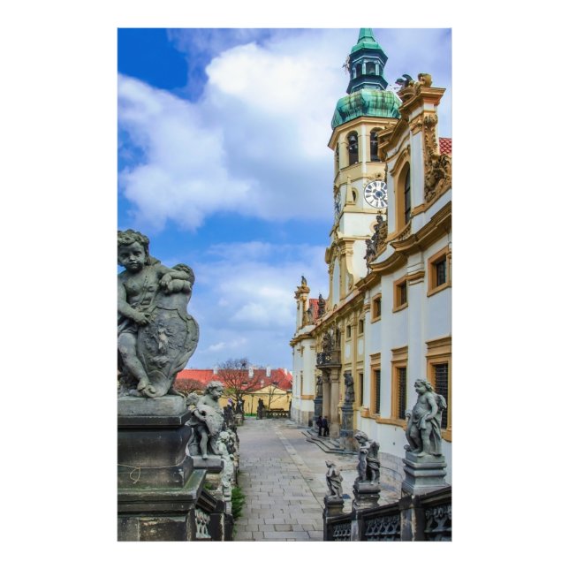 Trappor med sten änglar i Loreto Prag-kyrkan Fototryck (Framsidan)