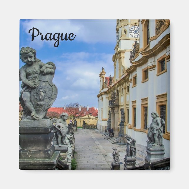 Trappor med sten änglar i Loreto Prag-kyrkan Magnet (Framsidan)