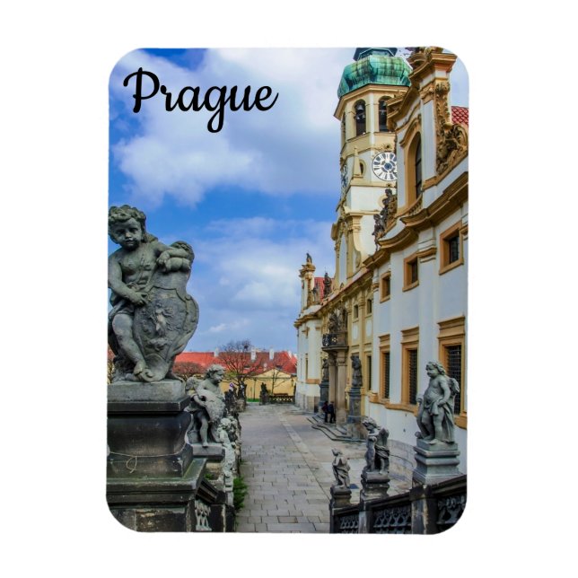 Trappor med sten änglar i Loreto Prag-kyrkan Magnet (Vertikal)