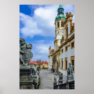 Trappor med sten änglar i Loreto Prag-kyrkan Poster