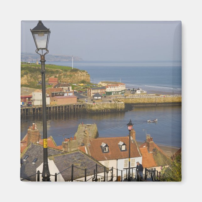 Trappor ner mot hamnen, Whitby, North Magnet (Framsidan)