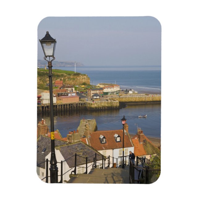 Trappor ner mot hamnen, Whitby, North Magnet (Vertikal)